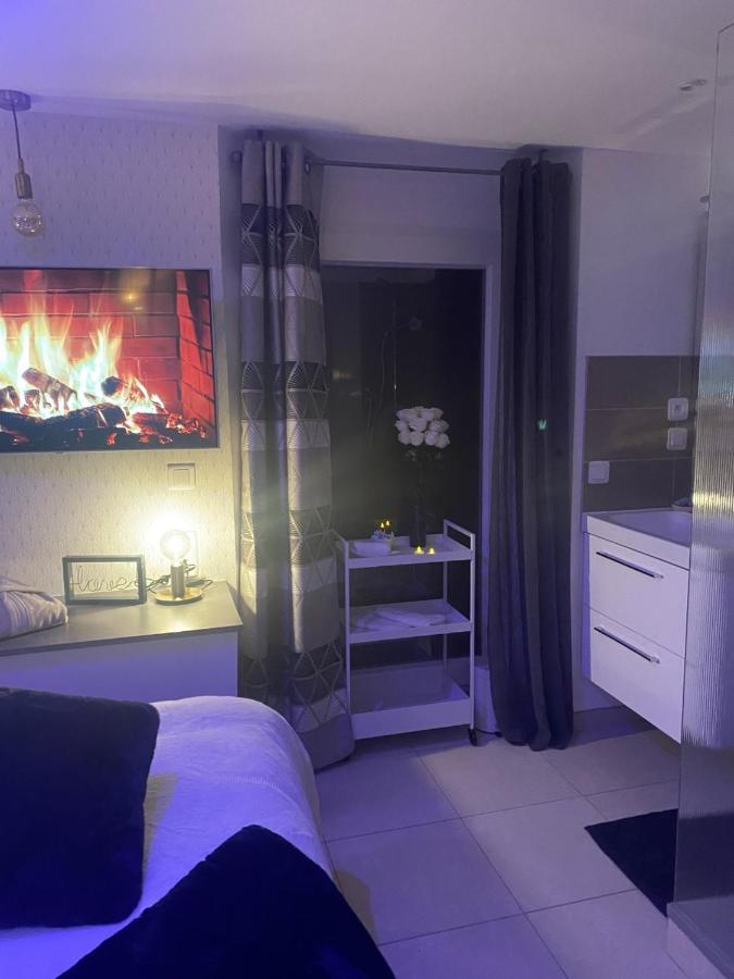 La Suite De Charme Du Mas De La Fontaine De Jonquier Avec Spa Privatif Seguret Ngoại thất bức ảnh