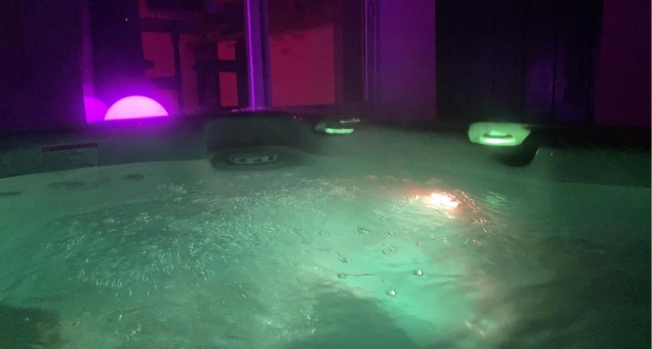 La Suite De Charme Du Mas De La Fontaine De Jonquier Avec Spa Privatif Seguret Ngoại thất bức ảnh