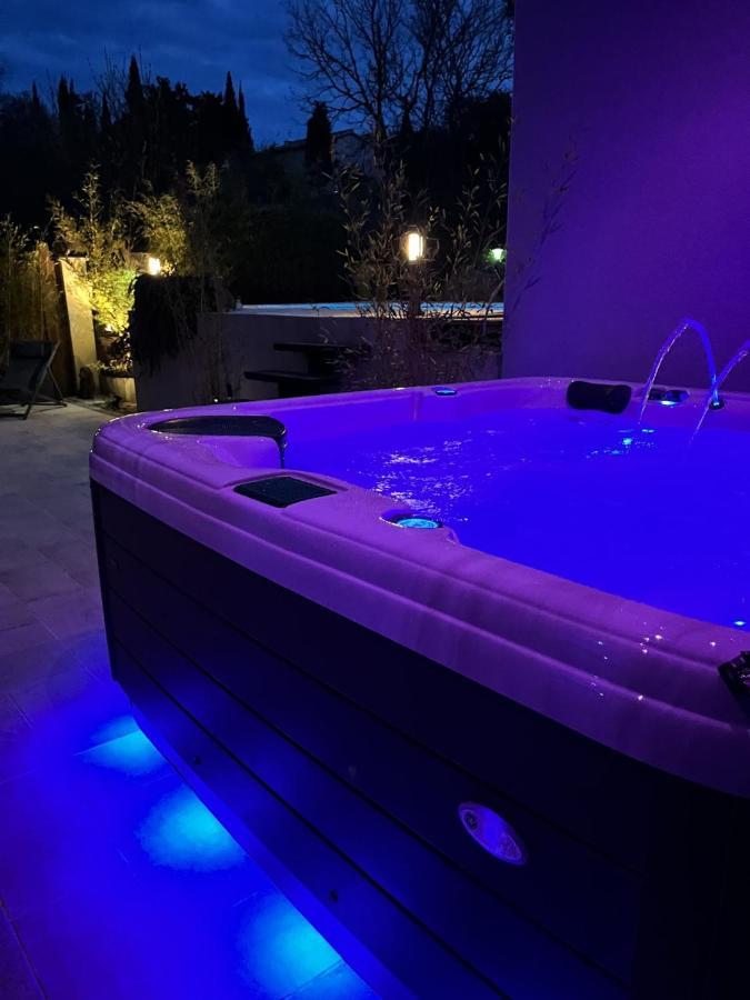 La Suite De Charme Du Mas De La Fontaine De Jonquier Avec Spa Privatif Seguret Ngoại thất bức ảnh