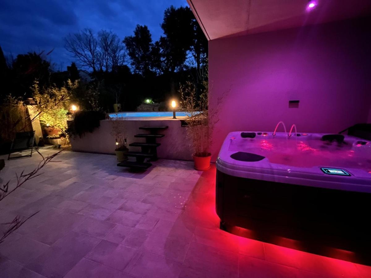 La Suite De Charme Du Mas De La Fontaine De Jonquier Avec Spa Privatif Seguret Ngoại thất bức ảnh