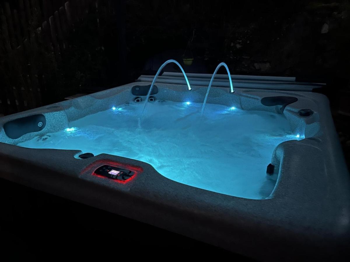 La Suite De Charme Du Mas De La Fontaine De Jonquier Avec Spa Privatif Seguret Ngoại thất bức ảnh