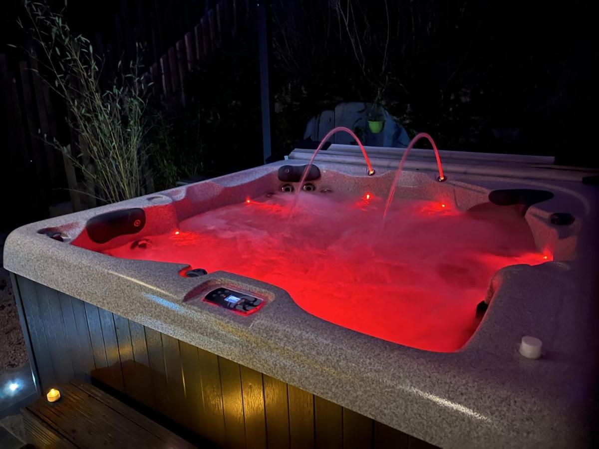 La Suite De Charme Du Mas De La Fontaine De Jonquier Avec Spa Privatif Seguret Ngoại thất bức ảnh