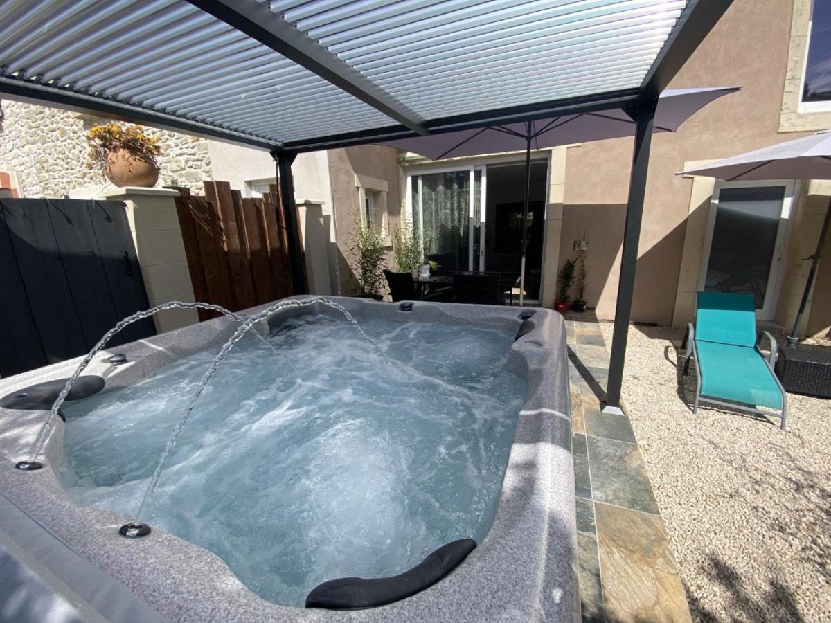 La Suite De Charme Du Mas De La Fontaine De Jonquier Avec Spa Privatif Seguret Ngoại thất bức ảnh
